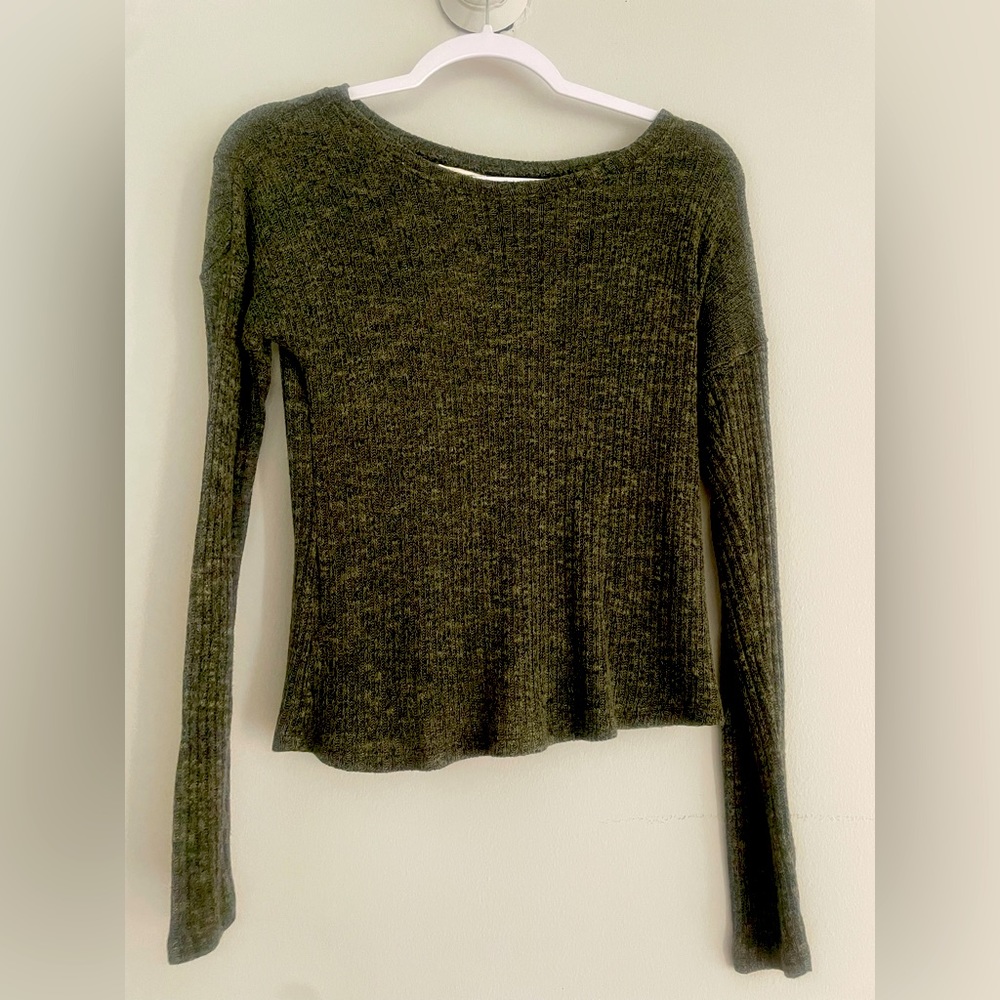 Lovely green blouse with an opening in the back
